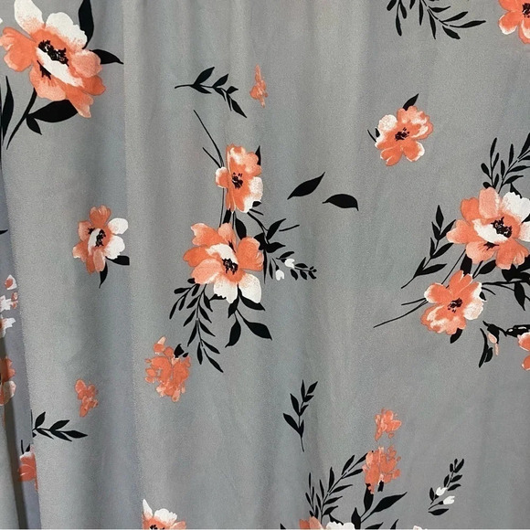 Womens Torrid Grey Casual Eyelet Short Sleeve Floral V-Neck Blouse Shirt size 1X - Picture 9 of 16